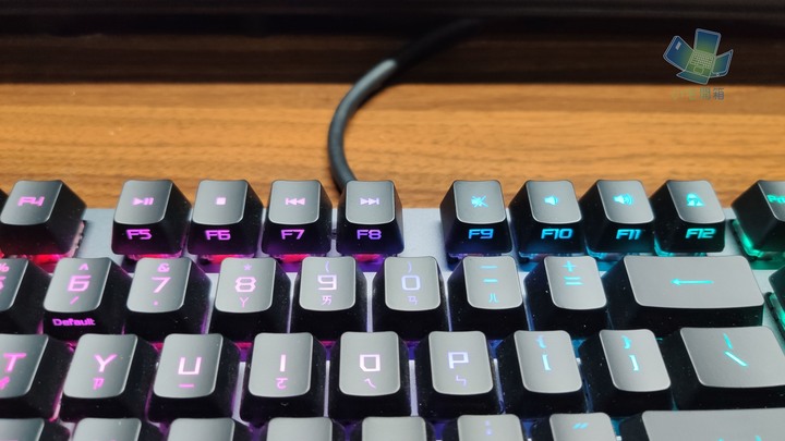 【小宅開箱】ASUS ROG Strix Scope RX 光學機械電競鍵盤開箱，極致的按鍵手感及防水防塵設計打造耐用