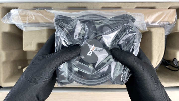 點我看大圖 價格客家,用料不差,高 C/P 值。darkFlash SYMPHONY TR360 A-RGB 一體式水冷