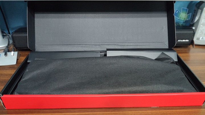 【小宅開箱】ASUS ROG Strix Scope RX 光學機械電競鍵盤開箱，極致的按鍵手感及防水防塵設計打造耐用