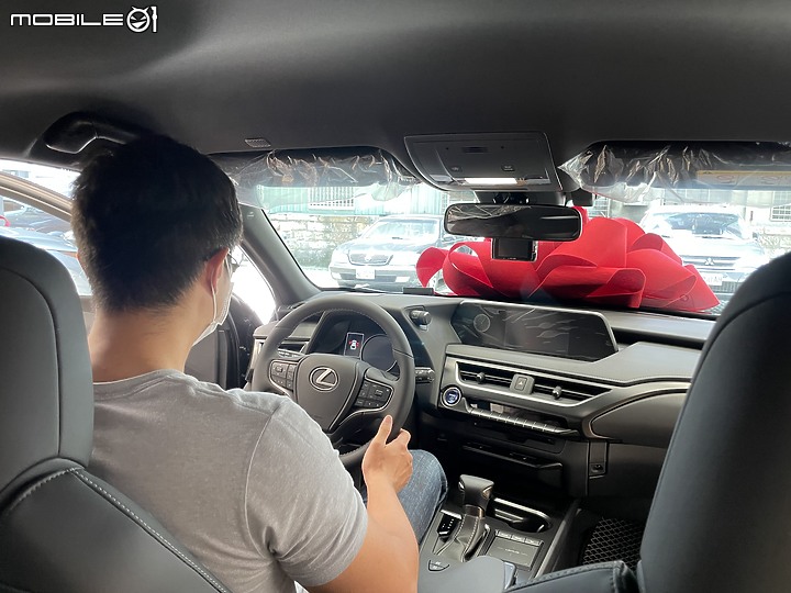 <圖少> 三寶開箱 UX250h