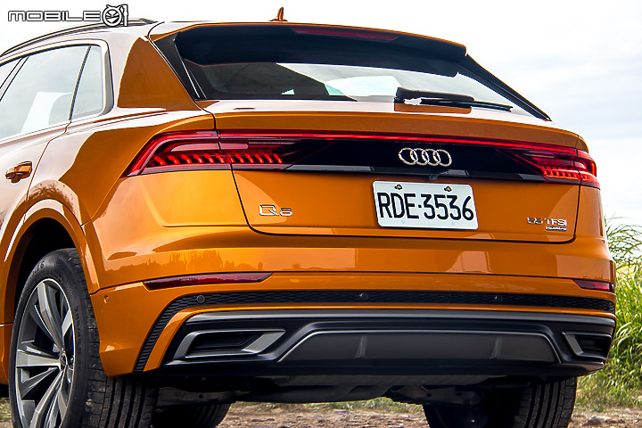Audi Q8 55 TFSI quattro S line 試駕|霸氣懾人的旗艦休旅!