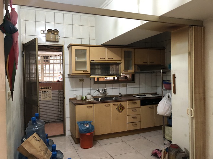 ［開箱］高雄20年中古屋翻新，輕工業森林風單身男子共享空間
