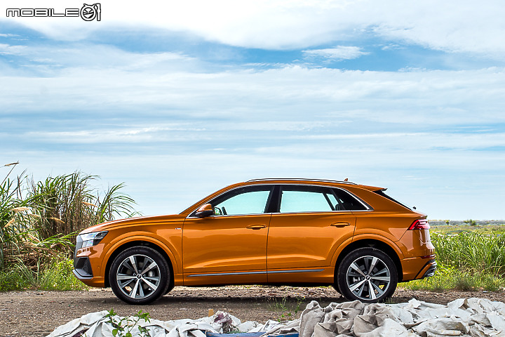 Audi Q8 55 TFSI quattro S line 試駕|霸氣懾人的旗艦休旅!