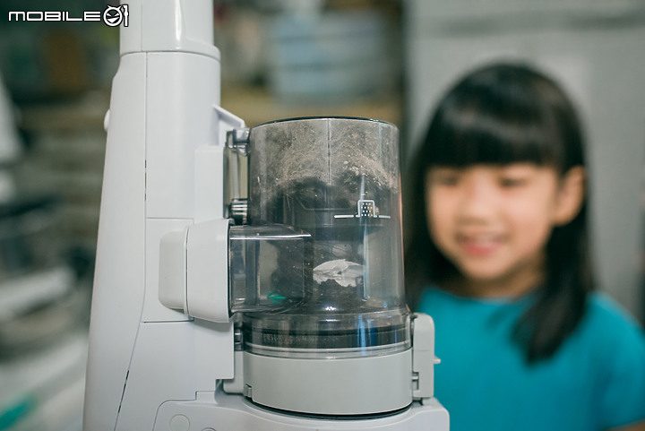 孩子的第一把吸塵器 │ Panasonic MC-SB30J 極輕巧無線吸塵器