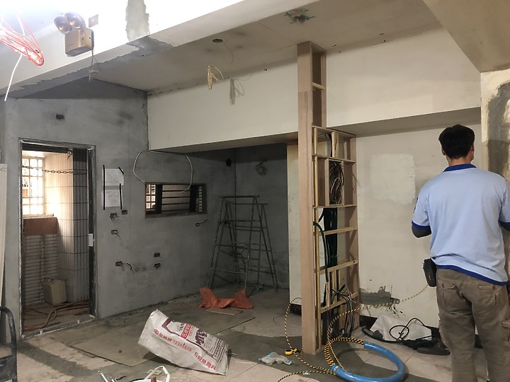 ［開箱］高雄20年中古屋翻新，輕工業森林風單身男子共享空間
