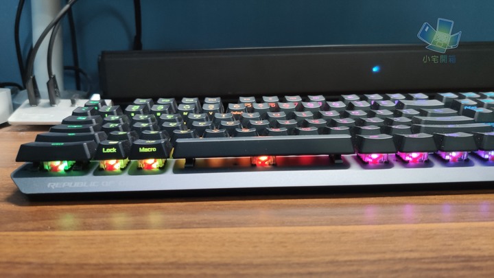 【小宅開箱】ASUS ROG Strix Scope RX 光學機械電競鍵盤開箱，極致的按鍵手感及防水防塵設計打造耐用