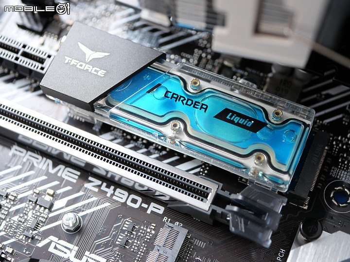 點我看大圖 水晶般透水冷散熱模組 T-FORCE CARDEA Liquid M.2 開箱