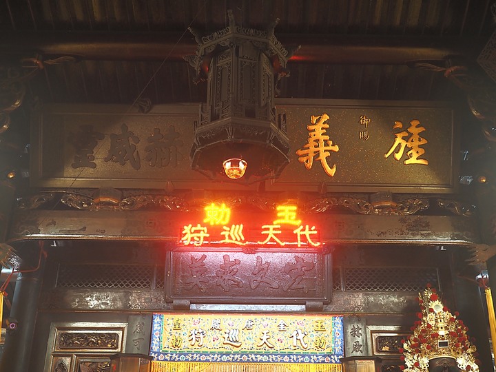 佳里 金唐殿 — 全臺唯一以剪黏方式呈現之 國父塑像，剪黏名師何金龍名作之所在