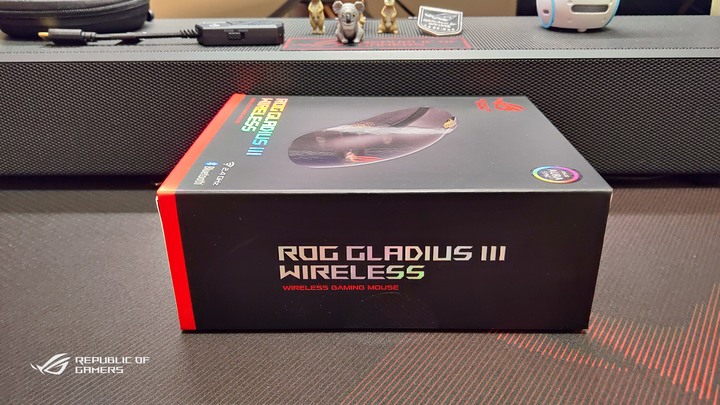 ROG GLADIUS III Wireless神鬼滑鼠(簡單開箱)