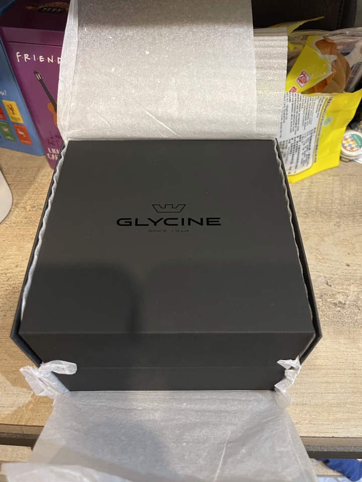 「開箱」DROP + GLYCINE combat sub “SODA” Special Edition watch