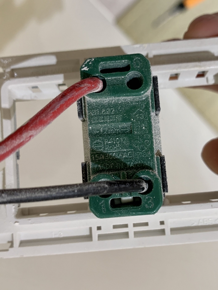Panasonic LED埋入式氣氛開關請教