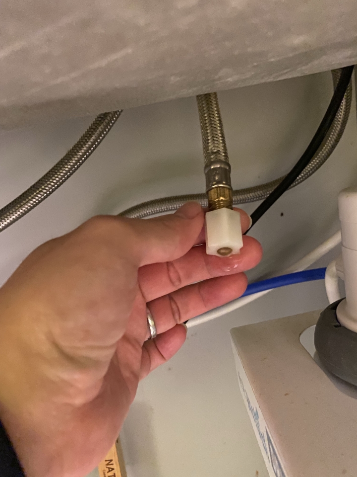 廚房水龍頭櫥下接管漏水