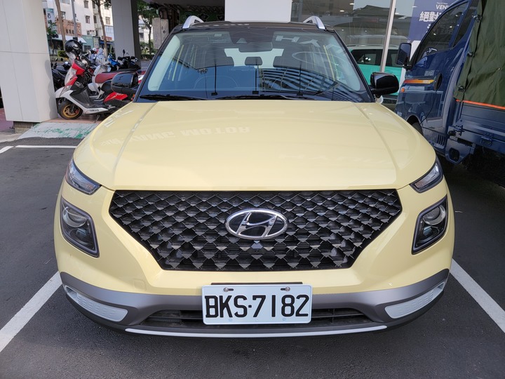 點我看大圖 Hyundai Venue「堤芬妮 · 藍」「珍妮佛 · 黃」 靜態賞車