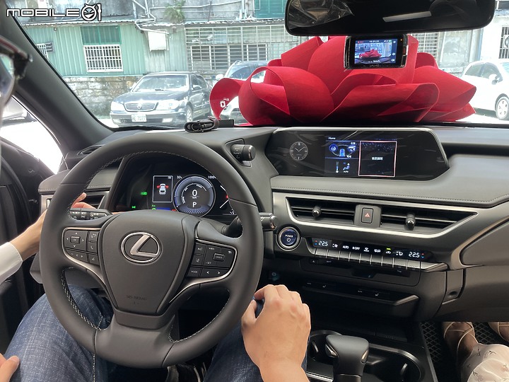 <圖少> 三寶開箱 UX250h