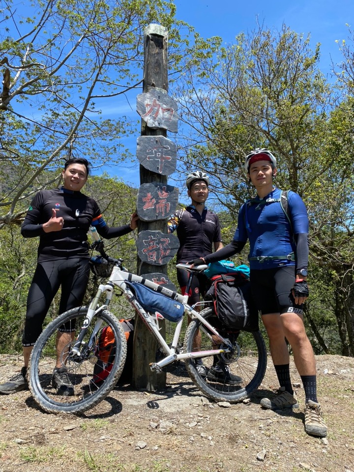 三天兩夜七彩湖越野登山車初體驗