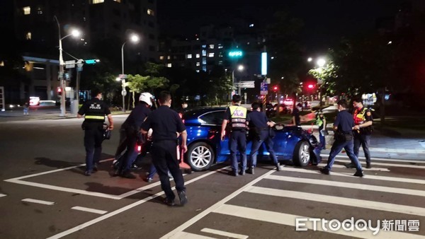 信義區松仁路救護車車禍！車上傷者割腕輕生又遭撞急轉車送醫