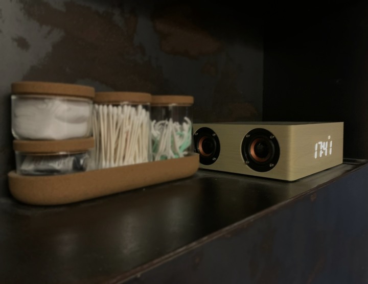 利用閒置角落翻轉居家空間，YF-Q5無線充電藍芽音箱—定義你的生活質感