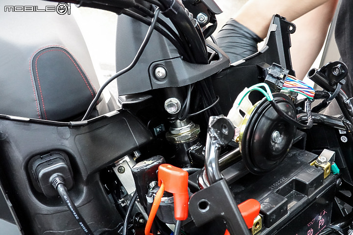 KYMCO KRV 180 機油更換實作|保養很貴養車難?耗材與維護試算大公開!