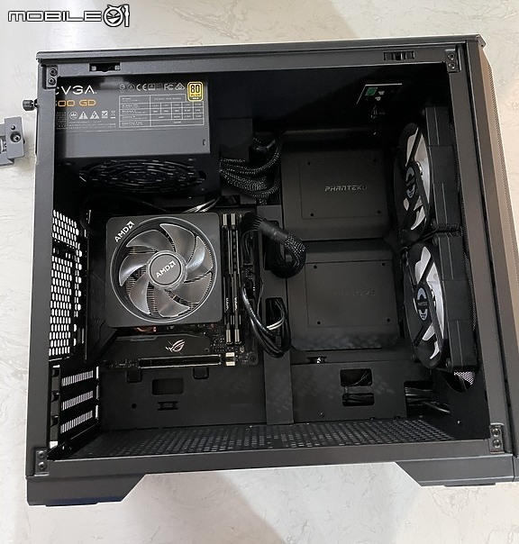 2千出頭=巨嬰 ITX 追風者 PHANTEKS P200A @5700G 試裝