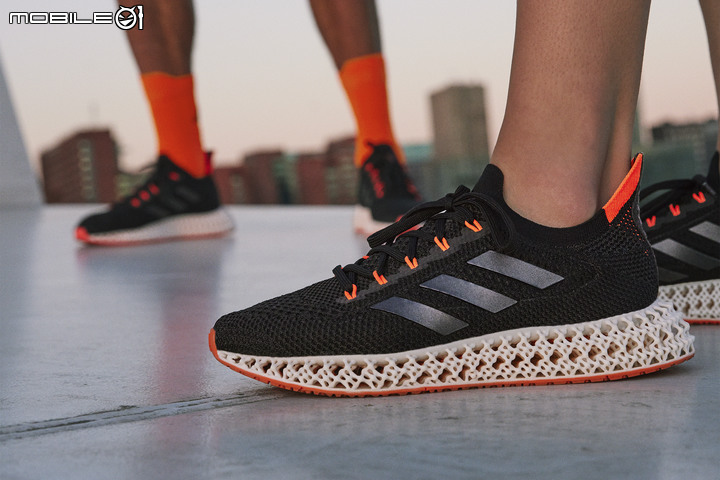 adidas發表4DFWD中底科技跑鞋 全新FWD幾何網格結構問世!