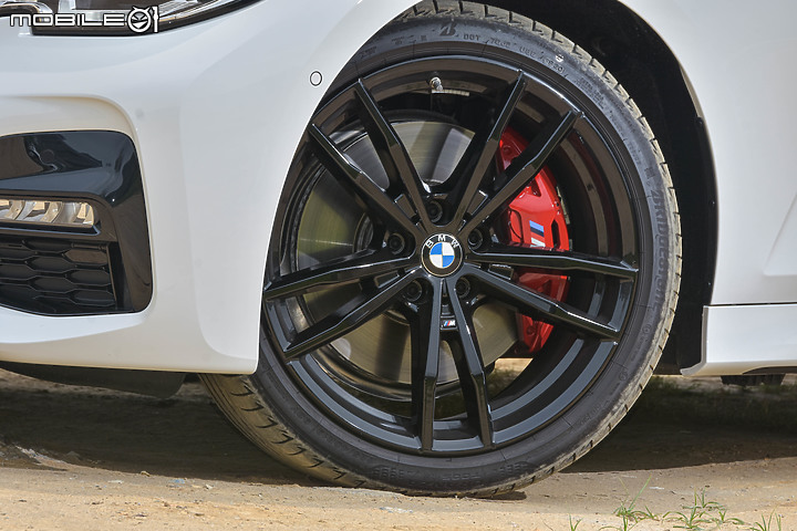 BMW 330i Midnight 夜型版試駕 │ 烈日同樣精彩,格調與超值同時享有!