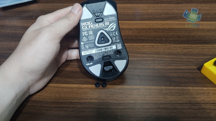 【小宅開箱】ROG Gladius III Wireless電競滑鼠，神鬼戰士再進化，升級ROG微動及零延遲技術打造最速傳說