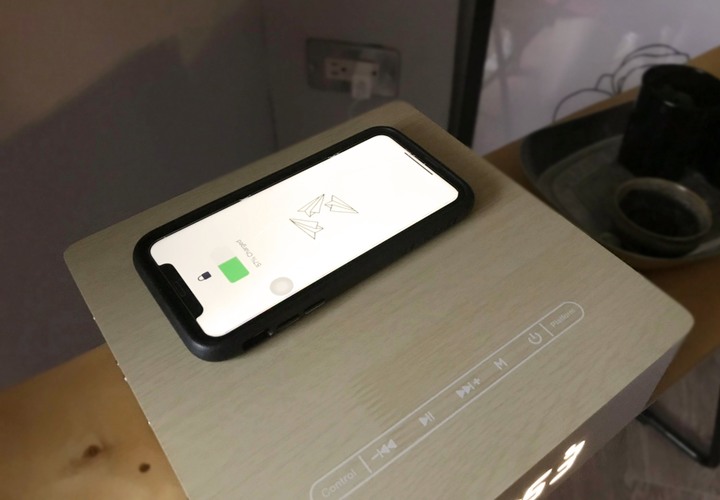 利用閒置角落翻轉居家空間，YF-Q5無線充電藍芽音箱—定義你的生活質感