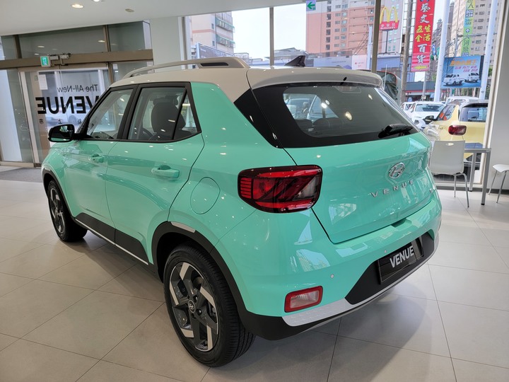 點我看大圖 Hyundai Venue「堤芬妮 · 藍」「珍妮佛 · 黃」 靜態賞車