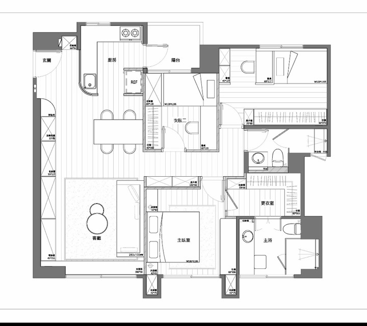 廚房狹小，開門見灶、餐桌，想請益有更好的建議嗎？
