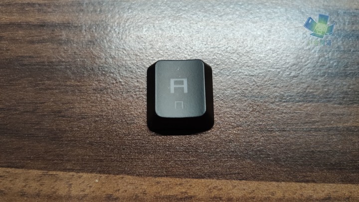 【小宅開箱】ASUS ROG Strix Scope RX 光學機械電競鍵盤開箱，極致的按鍵手感及防水防塵設計打造耐用