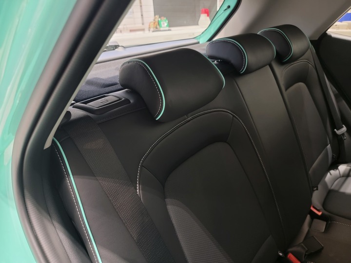 點我看大圖 Hyundai Venue「堤芬妮 · 藍」「珍妮佛 · 黃」 靜態賞車