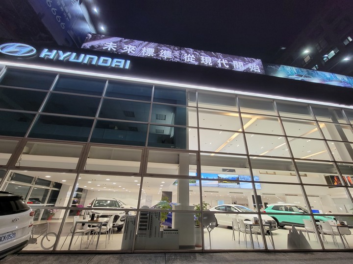 點我看大圖 Hyundai Venue「堤芬妮 · 藍」「珍妮佛 · 黃」 靜態賞車