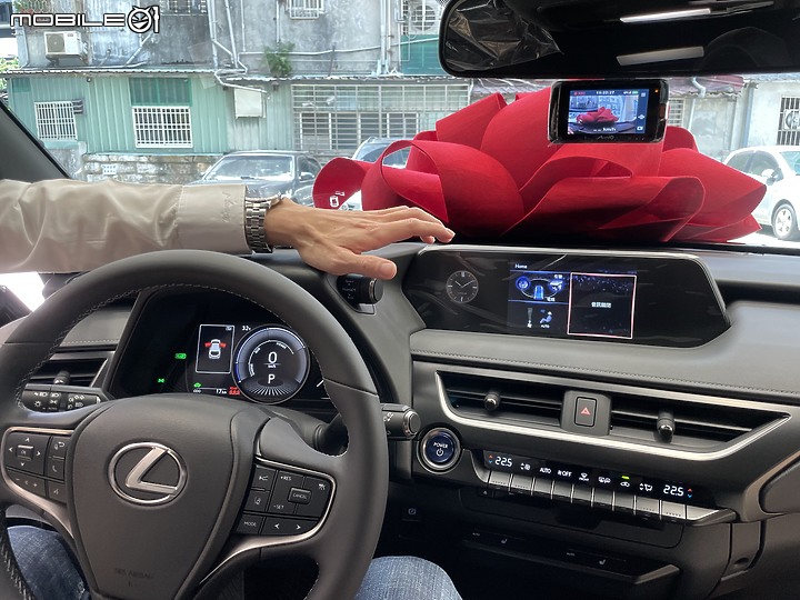 <圖少> 三寶開箱 UX250h