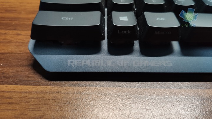 【小宅開箱】ASUS ROG Strix Scope RX 光學機械電競鍵盤開箱，極致的按鍵手感及防水防塵設計打造耐用