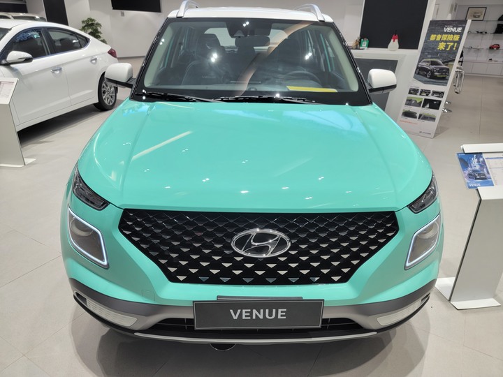 點我看大圖 Hyundai Venue「堤芬妮 · 藍」「珍妮佛 · 黃」 靜態賞車
