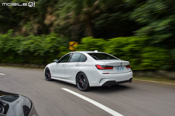 BMW 330i Midnight 夜型版試駕 │ 烈日同樣精彩,格調與超值同時享有!