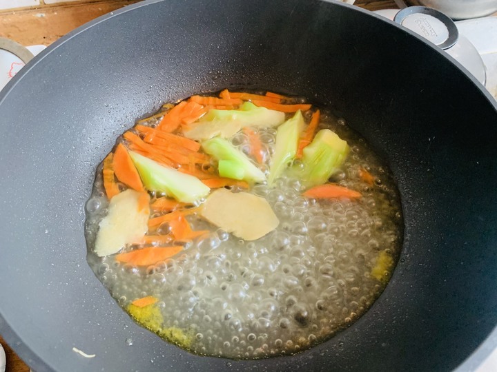 WOKY 恰恰鍋 ：蘆玉雙椒,金瓜米粉炒,茴香煎餅,烹調出洄鄉的恰香美味