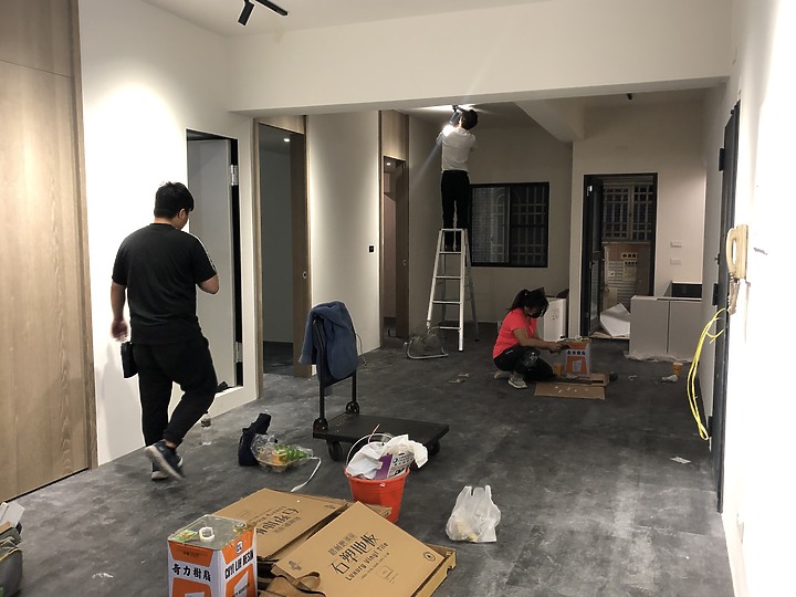 ［開箱］高雄20年中古屋翻新，輕工業森林風單身男子共享空間