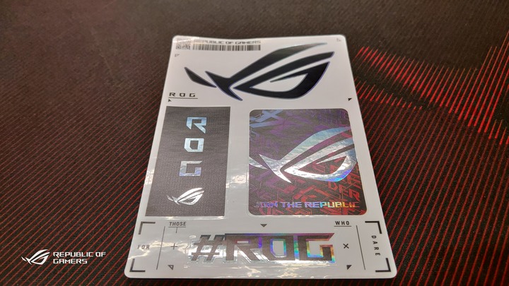 ROG GLADIUS III Wireless神鬼滑鼠(簡單開箱)