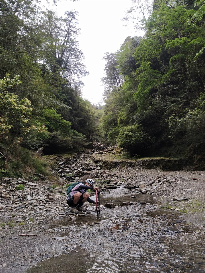三天兩夜七彩湖越野登山車初體驗