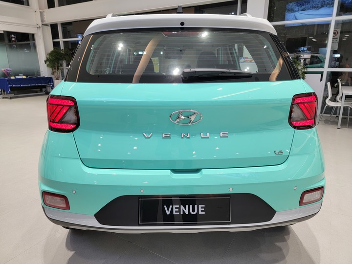 點我看大圖 Hyundai Venue「堤芬妮 · 藍」「珍妮佛 · 黃」 靜態賞車