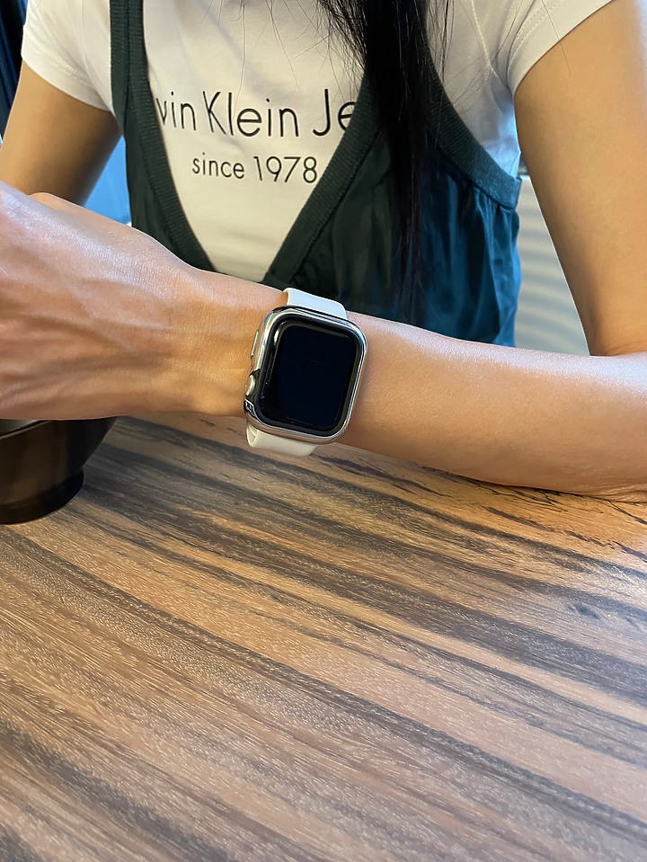 【開箱】妹妹的生日禮物 Apple Watch +Odyssey 金屬手錶殼