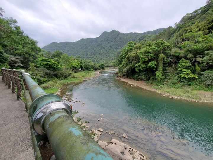 〔坪林健行〕北勢溪自行車步道 - 別再整天綠油油!! 出遊茶園搭配陽光來吧讓我帶你去拍喝茶廣告- 大家注意健康安全
