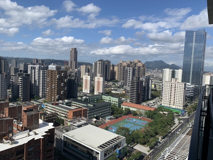 【開箱】個人喜好簡約風，新北三房兩廳