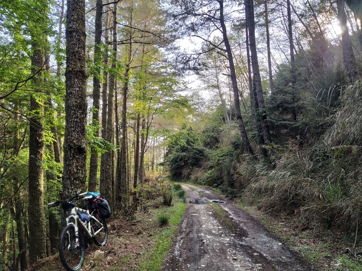 三天兩夜七彩湖越野登山車初體驗
