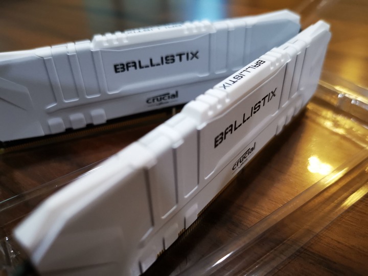 【開箱】來買美光,人生發光XD!美光超頻記憶體Crucial Ballistix DDR4-3600記憶體 & P5 M.2 SSD固態硬碟!