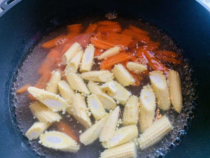 WOKY 恰恰鍋 ：蘆玉雙椒,金瓜米粉炒,茴香煎餅,烹調出洄鄉的恰香美味