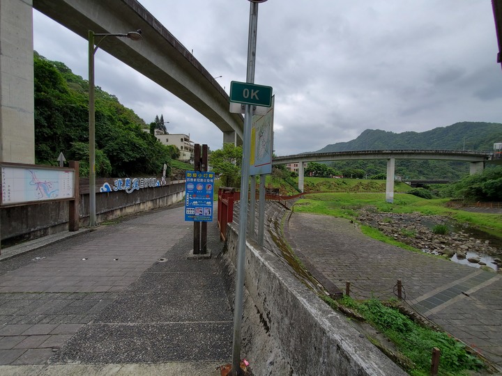 〔坪林健行〕北勢溪自行車步道 - 別再整天綠油油!! 出遊茶園搭配陽光來吧讓我帶你去拍喝茶廣告- 大家注意健康安全