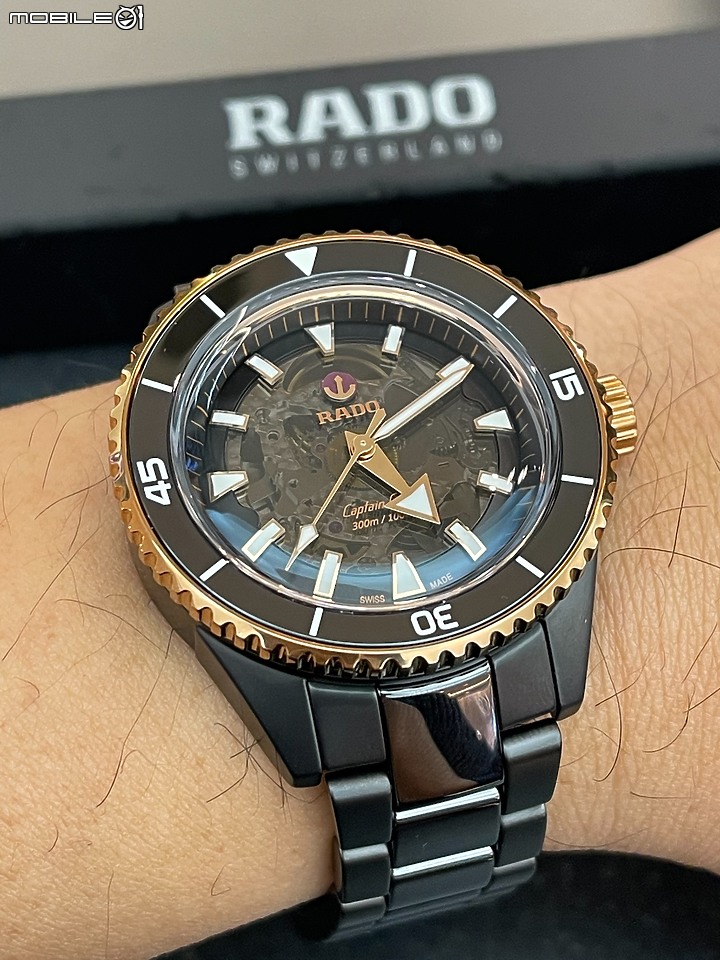 點我看大圖 TUDOR BLACK BAY CHRONO S&G 黑與白之外的金熊貓