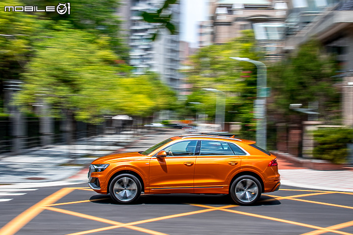Audi Q8 55 TFSI quattro S line 試駕|霸氣懾人的旗艦休旅!